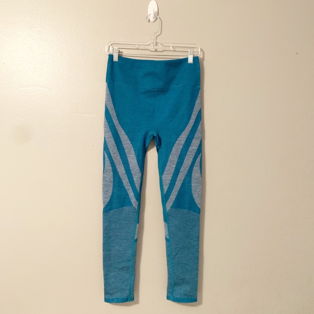 Fabletics High-Waisted Seamless Dot Leggings - Picture 2 of 6